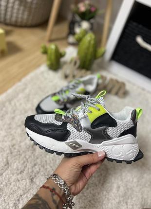 Идут на размер 38 , по стельке 24.5