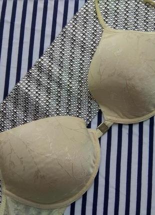 Гладкий світло-жовтий бюстгальтер з тисненням поролон кісточка , від triumph