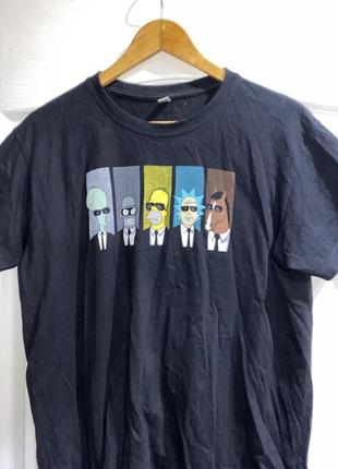 Футболка с відомими мульті персонажамі.