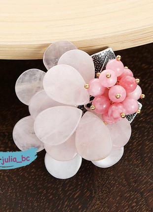 Брошь-подвеска каменный цветок из натурального розового кварца