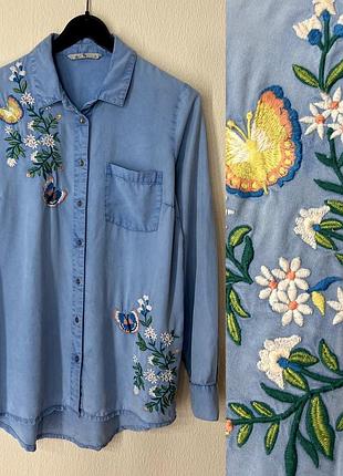 Джинсовая рубашка с вышивкой
