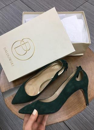 Туфли зеленые замшевые с кисточками baldowski 40 р.3 фото