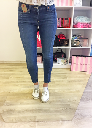 Новые джинсы от известного бренда levis из последней коллекции !!