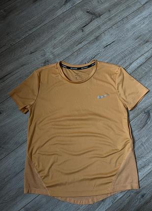 Жіноча футболка nike dri fit