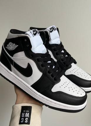 Женские кроссовки nike air jordan 1 retro high black white 36-37-38-39-40-41