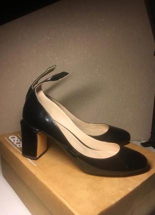 Качественные удобные туфли f5 на каблуках большой размер 45 45.5 46