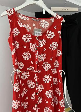 Красное нарядное платье с поясом tu1 фото