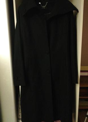 Вовняне чорне пальто