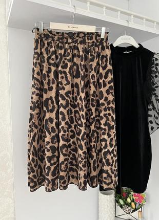 Крутая леопардовая юбка миди shein