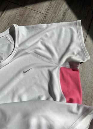 Жіноча футболка nike