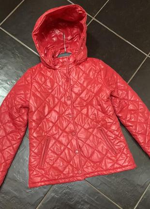 Червона куртка ,демісезона куртка ,коротка куртка