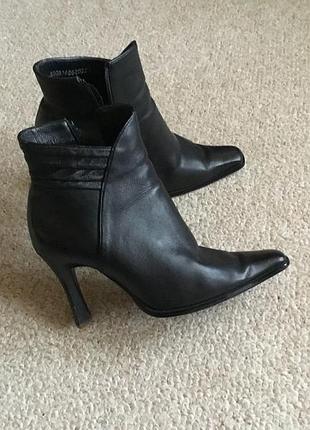 Женские кожаные демисезонные ботинки ботильоны на устойчивом каблуке,37-37,5р
