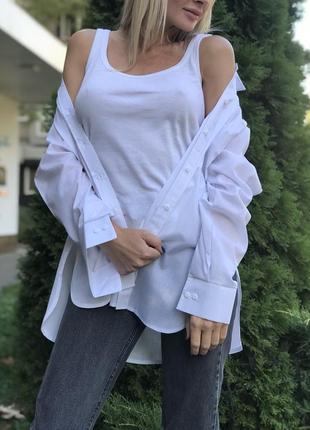 Белая рубашка удлиненная оверсайз с разрезами по бокам