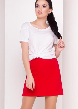 Красная юбка с накладными карманами