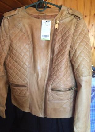 Стильна кожана курточка на осінь-весну