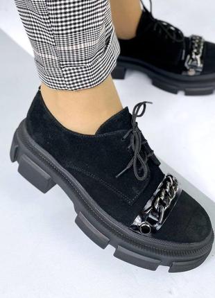 Туфлі на шнурівці замшеві з ланцюжком броги