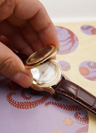 Новий годинник з кришкою