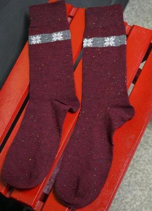 Носки с мелким вкраплениям и снежинками