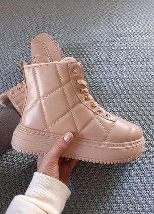 Теплі черевики на зиму бежевого кольору