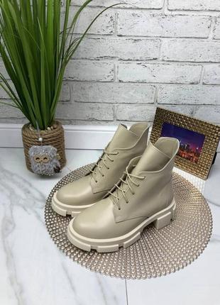 Женские кожаные ботинки на байке