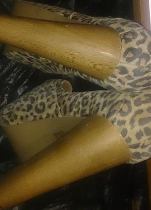 Леопардові босоніжки замша р39 jeffrey campbell оригінал2 фото