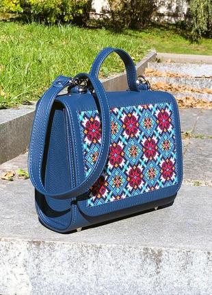 Синя сумка, шкіряна жіноча сумка, сумка з вишивкою,вишита сумка, сумка на плече2 фото