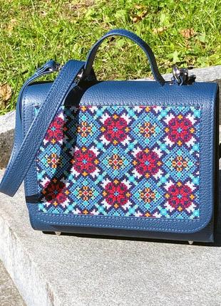 Синя сумка, шкіряна жіноча сумка, сумка з вишивкою,вишита сумка, сумка на плече1 фото