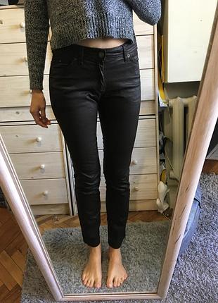 Коричневые джинсы с пропиткой под кожу 10-12