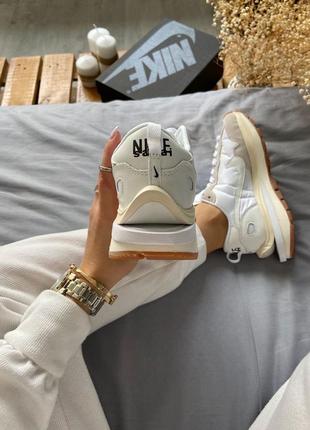Жіночі кросівки nike vaporwaffle sacai sail gum2 фото