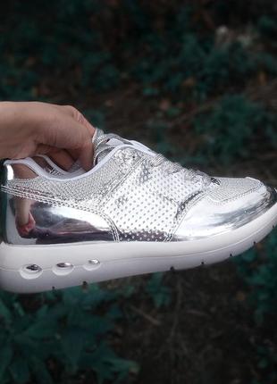 Жіночі срібні кросівки в блискітках сріблясті кросівки сірі снікерси блиск