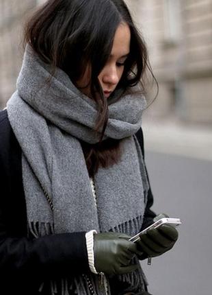 Очень красивый и стильный брендовый шарф.