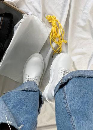 Dr.martens jadon total white женские ботинки доктор мартинс белые демисезон на осень весну распродажа скидка на высокой подошве4 фото