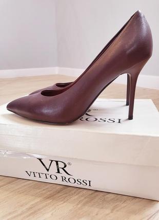 Нові черевички шкіряні