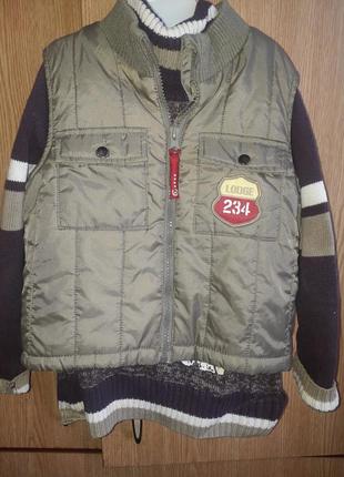 Тепленька жилетка на замочку з карманчиками