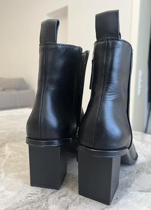 Стильні шкіряні черевики zara