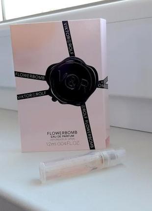 Viktor & rolf flowerbomb💥оригинал миниатюра пробник mini spray 1,2 мл книжка8 фото