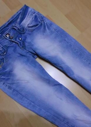 Узкие рваные джинсы с потертостями miss capri3 фото