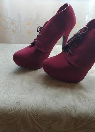 Жіночі туфлі