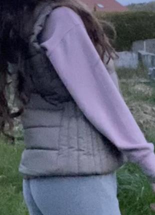 Жилетка с капюшоном