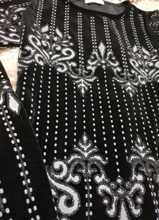 Шикарное фирменное платье в красивый орнамент обраменное бисером3 фото