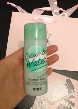 Освіжаючий лосьйон для тіла mini cucumber water с гиалуроновой кислотой victoria's secret виктория сикрет вікторія сікрет pink оригинал6 фото