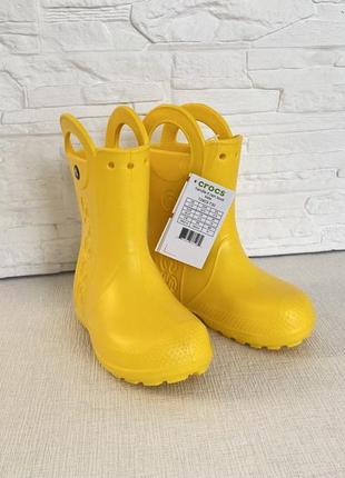 Чоботи crocs handle rain boot оригінал!1 фото