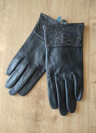 Стильные женские кожаные перчатки c&a, германия. размер м (6,5).