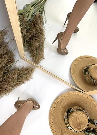 Туфлі лакові бежеві тілесні лабутени нюдові на шпильці на високих підборах