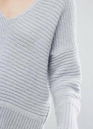 Серый оверсайз свитер с треугольным декольте/свободного кроя8 фото