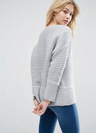 Серый оверсайз свитер с треугольным декольте/свободного кроя7 фото