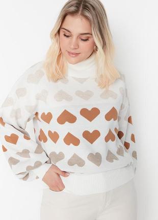 Жіночий светр з сердечками plus size