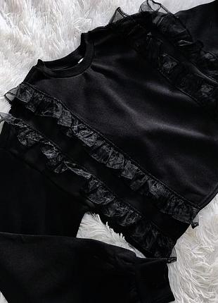 Чёрный спортивный реглан h&m с шифоновыми воланами на флисе