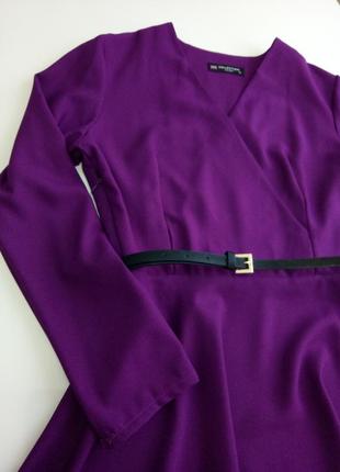 Однотонное платье миди с поясом красивого фиолетового цвета