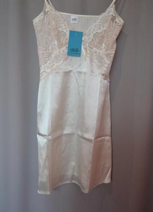 Жіночий комплект для сну (сорочка і халат) з атласу молочного кольору